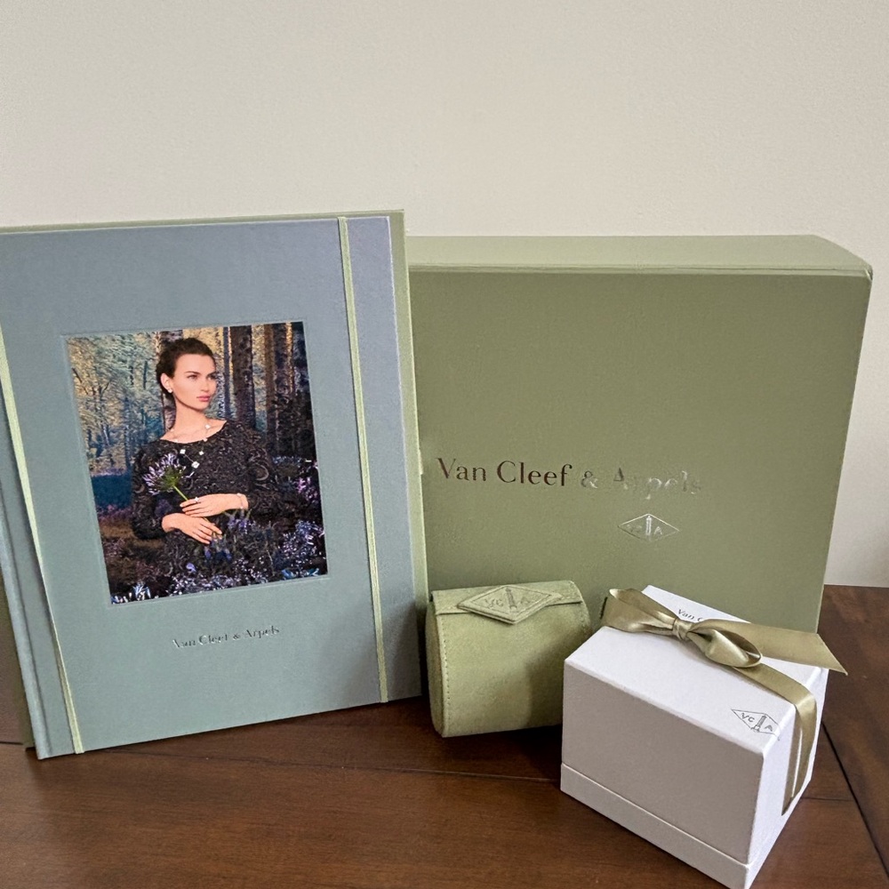 Van Cleef & Arpels Watch Gift Box Set